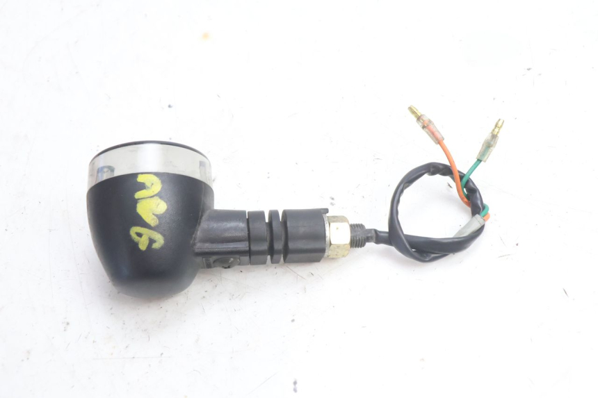 photo de DELANTERO IZQUIERDO INTERMITENTE DAELIM VJ ROADWIN 125 (2004 - 2007) - Primer plano técnico