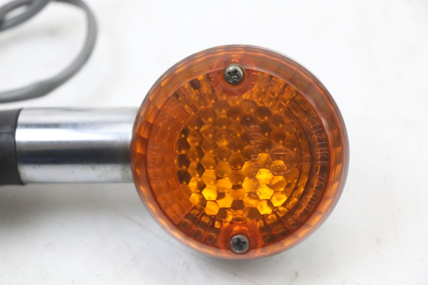 photo de DELANTERO IZQUIERDO INTERMITENTE SUZUKI VL INTRUDER 125 (2004 - 2007) - Detalle de la pieza