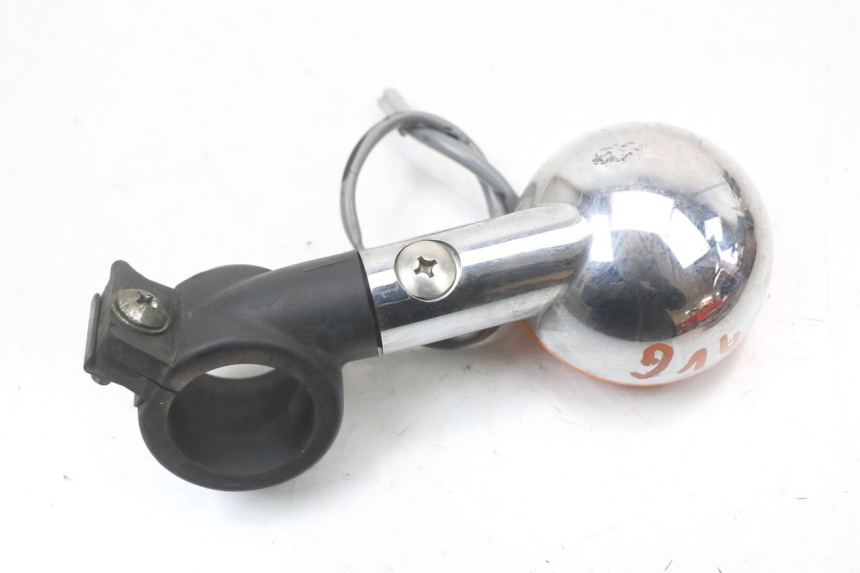 photo de DELANTERO IZQUIERDO INTERMITENTE SUZUKI VL INTRUDER 125 (2004 - 2007) - Primer plano técnico