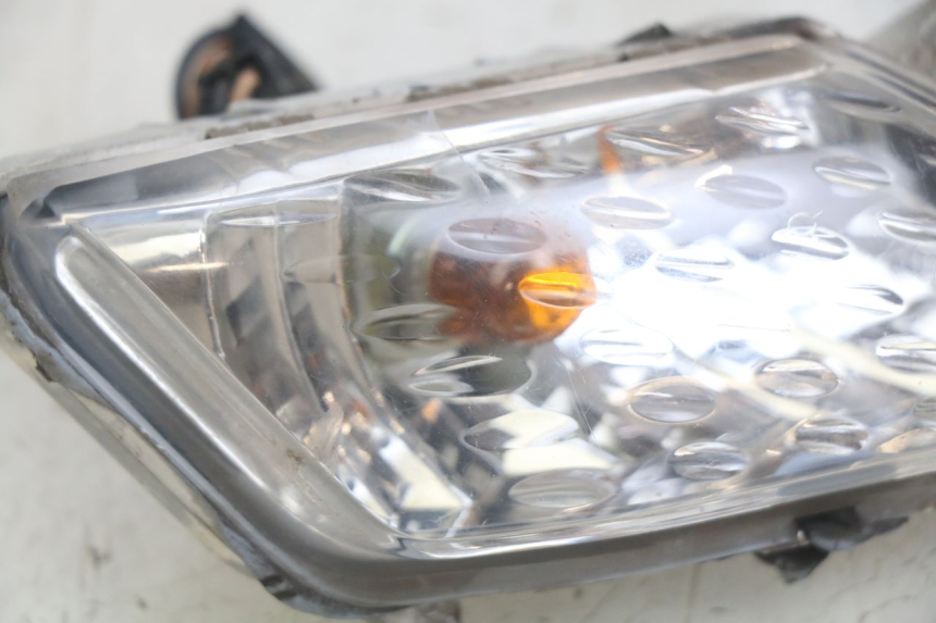 photo de INTERMITENTE DELANTERO IZQUIERDO YAMAHA X-MAX XMAX 250 (2006 - 2009) - Zoom estado de uso