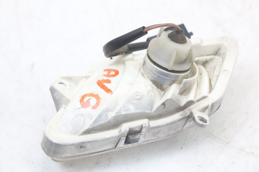 photo de INTERMITENTE DELANTERO IZQUIERDO YAMAHA X-MAX XMAX 250 (2006 - 2009) - Primer plano técnico