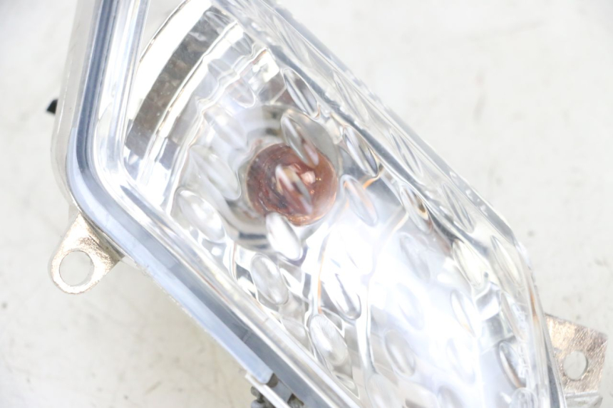 photo de INTERMITENTE DELANTERO IZQUIERDO YAMAHA XMAX X-MAX 125 (2006 - 2009) - Detalles de los puntos de fijación