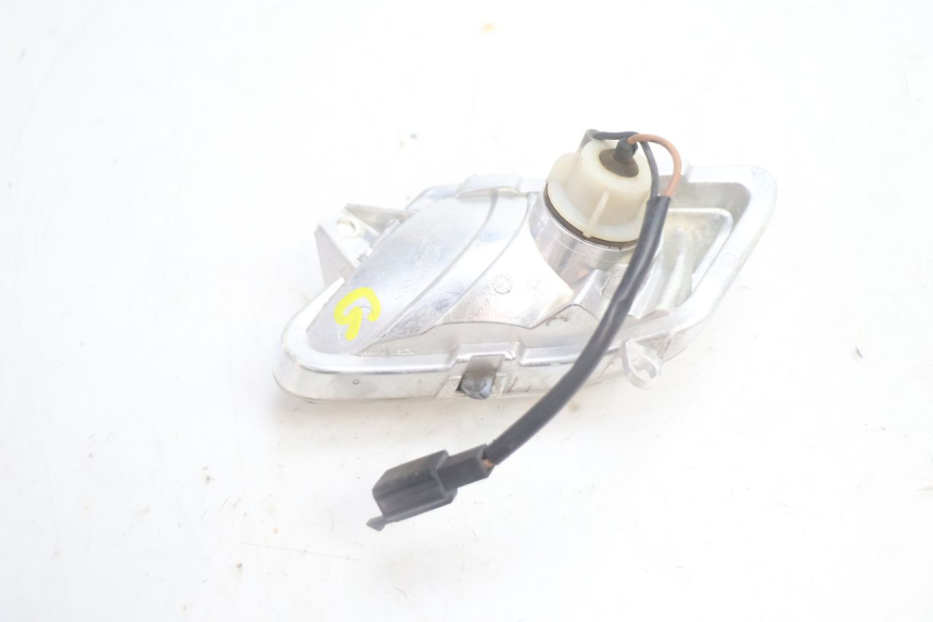 photo de INTERMITENTE DELANTERO IZQUIERDO YAMAHA XMAX X-MAX 125 (2006 - 2009) - Zoom estado de uso