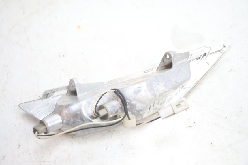 photo de DELANTERO IZQUIERDO INTERMITENTE PIAGGIO X8 STREET 125 (2006 - 2007) - Primer plano técnico