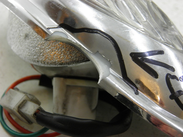 photo de DELANTERO IZQUIERDO INTERMITENTE YAMASAKI YM50QT-N3 RETRO 50 (2012 - 2014) - Detalle de la pieza