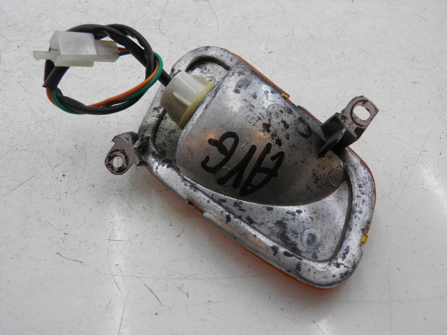 photo de DELANTERO IZQUIERDO INTERMITENTE YIYING YY 125 T-10 125 (2006 - 2012) - Otra perspectiva