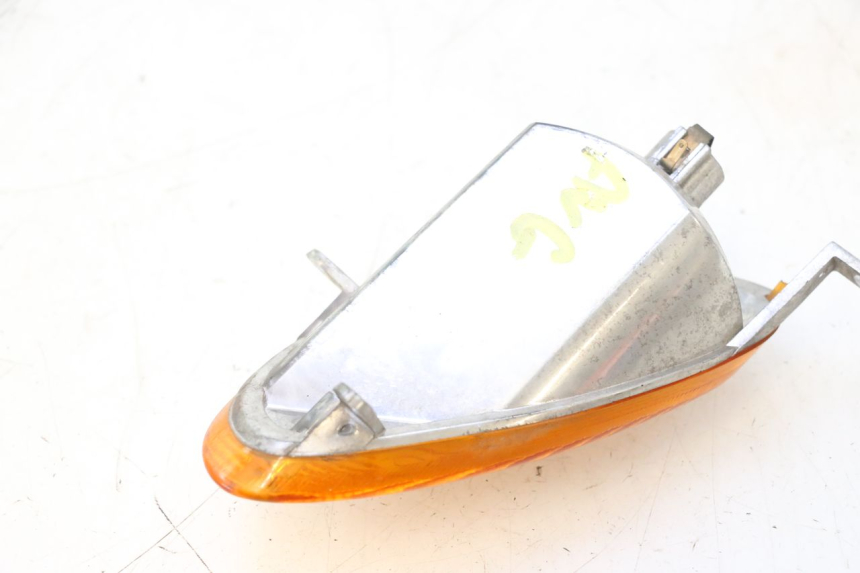 photo de DELANTERO IZQUIERDO INTERMITENTE YAMAHA YP MAJESTY 125 (1998 - 2001) - Detalles de los puntos de fijación