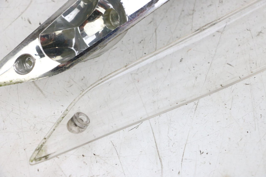 photo de INTERMITENTE DELANTERO IZQUIERDO PIAGGIO ZIP 2T 50 (2009 - 2019) - Otra perspectiva