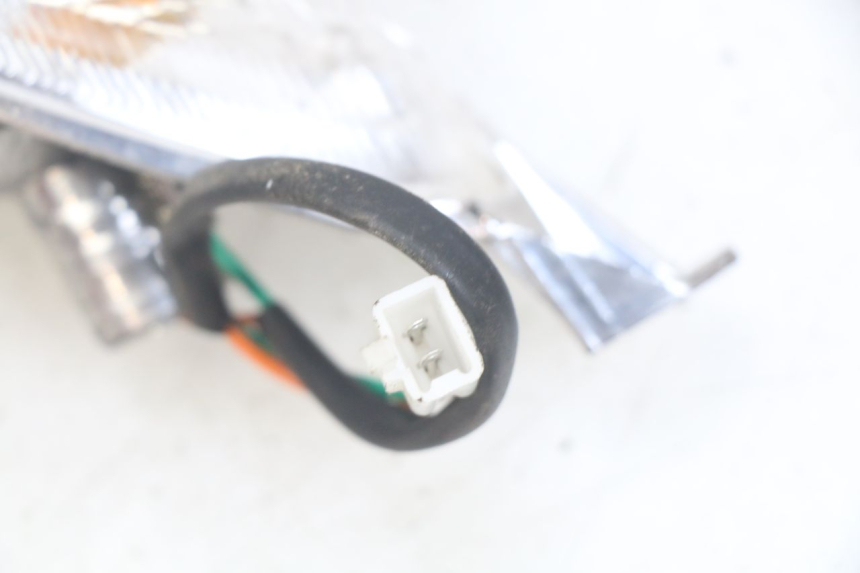 photo de INTERMITENTE DELANTERO IZQUIERDO UNIVERSAL BIKE ZN50QT-11B 50 (2018 - 2021) - Zoom estado de uso