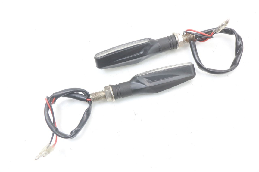 photo de DELANTERO INTERMITENTE HYOSUNG GTR 125 (2006 - 2008) - Otra perspectiva