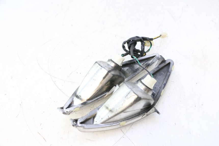 photo de INTERMITENTE DELANTERO RIDE JUMP 2T 50 (2012 - 2017) - Detalles de los puntos de fijación