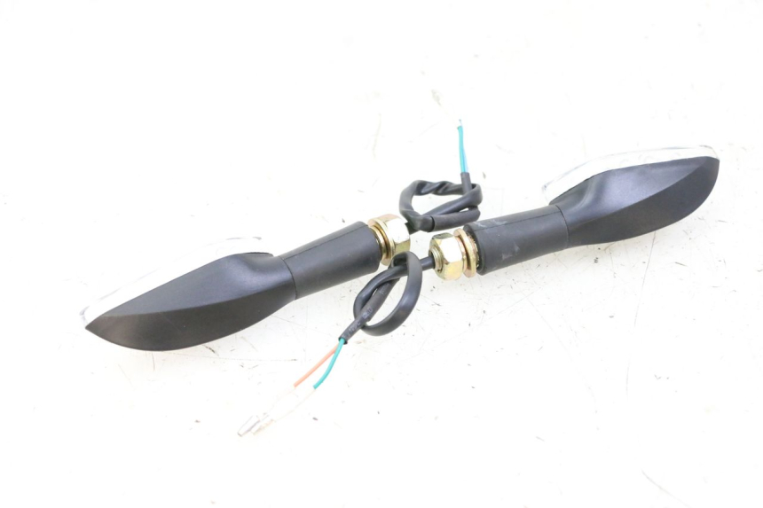 photo de DELANTERO INTERMITENTE KIDEN KD125-G 125 (2018 - 2022) - Primer plano técnico