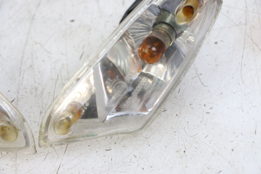 photo de INTERMITENTE DELANTERO KYMCO AGILITY 4T 50 (2018 - 2022) - Detalles de los puntos de fijación