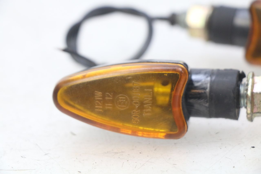 photo de INTERMITENTE DELANTERO PEUGEOT LUDIX 50 (2008 - 2017) - Primer plano técnico