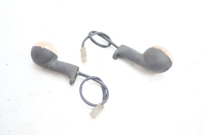 photo de INTERMITENTE DELANTERO PEUGEOT LUDIX 50 (2005 - 2007) - Primer plano técnico