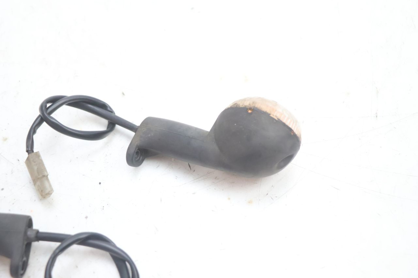 photo de INTERMITENTE DELANTERO PEUGEOT LUDIX 50 (2005 - 2007) - Estado de la superficie y material