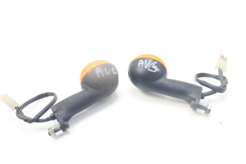 photo de INTERMITENTE DELANTERO PEUGEOT LUDIX SNAKE 2T 50 (2004 - 2014) - Primer plano técnico