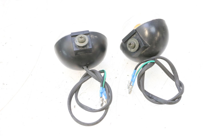photo de INTERMITENTE DELANTERO KEEWAY MATRIX RX9 125 (2006 - 2007) - Primer plano técnico