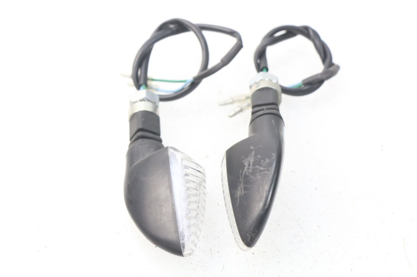 photo de DELANTERO INTERMITENTE PEUGEOT METROPOLIS 400 (2017 - 2020) - Primer plano técnico