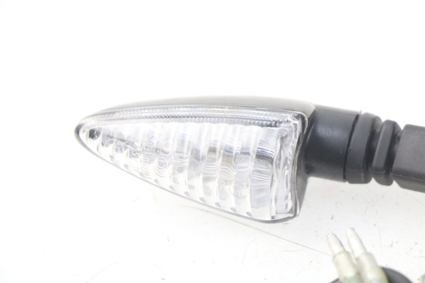 photo de DELANTERO INTERMITENTE PEUGEOT METROPOLIS 400 (2017 - 2020) - Detalles de los puntos de fijación