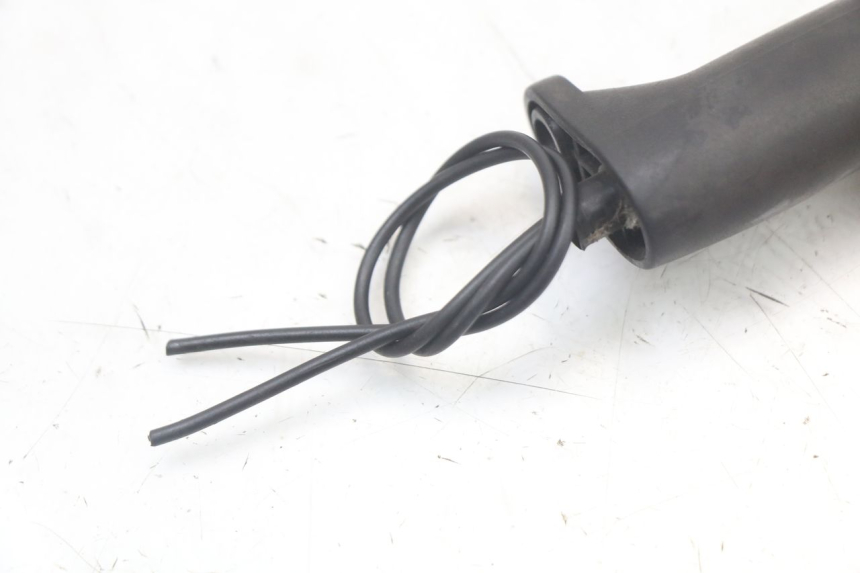 photo de INTERMITENTE DELANTERO PEUGEOT LUDIX 50 (2005 - 2007) - Estado de la superficie y material