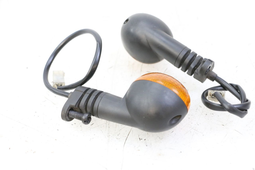 photo de INTERMITENTE DELANTERO PEUGEOT LUDIX 50 (2008 - 2017) - Detalles de los puntos de fijación