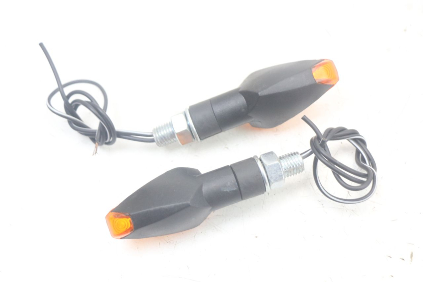 photo de INTERMITENTE DELANTERO DERBI SENDA SM X-TREME 50 (2006 - 2010) - Estado de la superficie y material