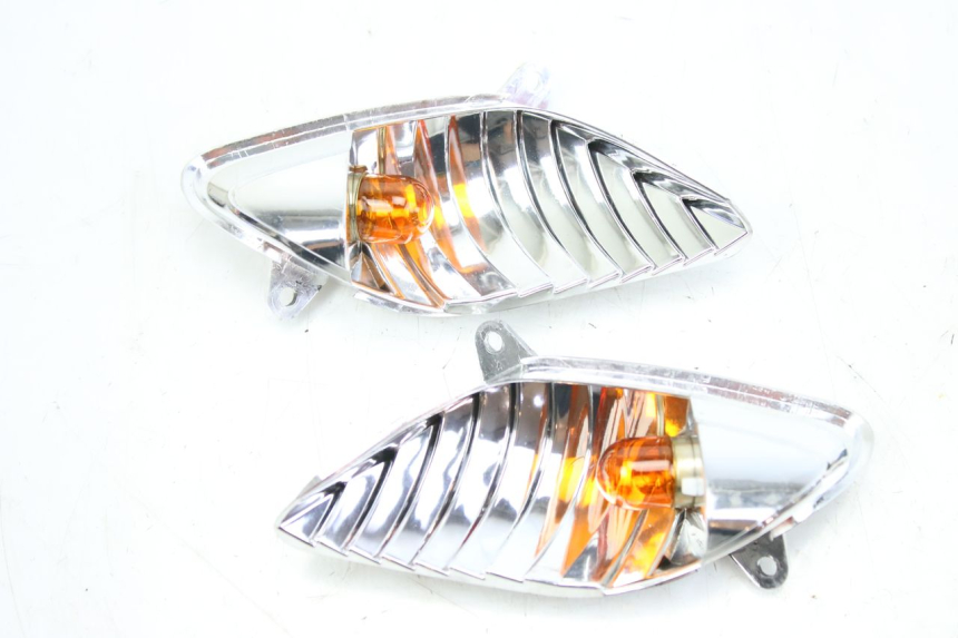 photo de INTERMITENTE DELANTERO APRILIA SR R 2T LC 50 (2018 - 2021) - Detalle de la pieza