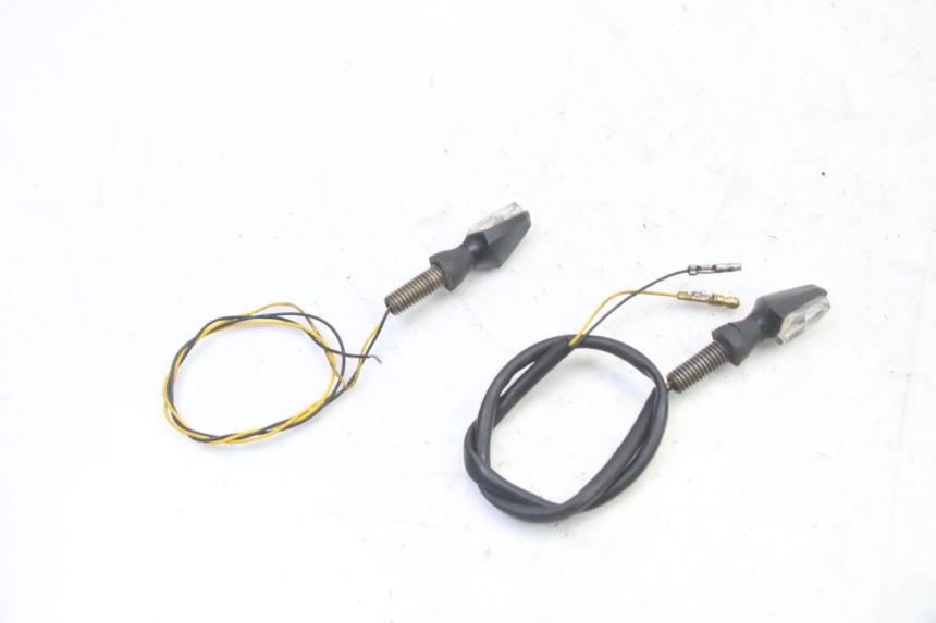 photo de DELANTERO INTERMITENTE SUZUKI SV S 650 (2003 - 2009) - Detalle de la pieza