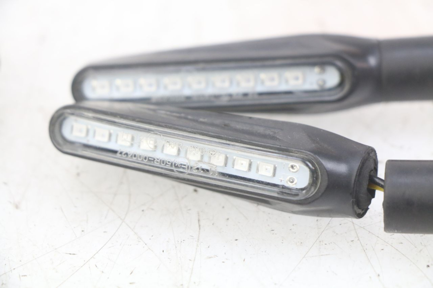 photo de INTERMITENTE DELANTERO KEEWAY TX 50 (2008 - 2015) - Otra vista del artículo