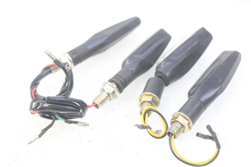 photo de INTERMITENTE DELANTERO KEEWAY TX 50 (2008 - 2015) - Otra perspectiva