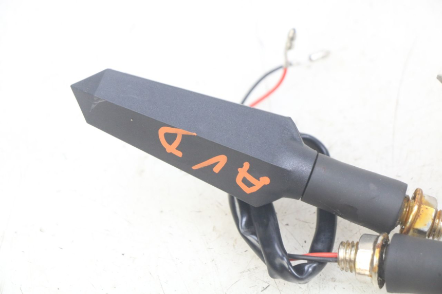 photo de INTERMITENTE DELANTERO MOTRAC URBAN 4T 50 (2016 - 2024) - Primer plano técnico