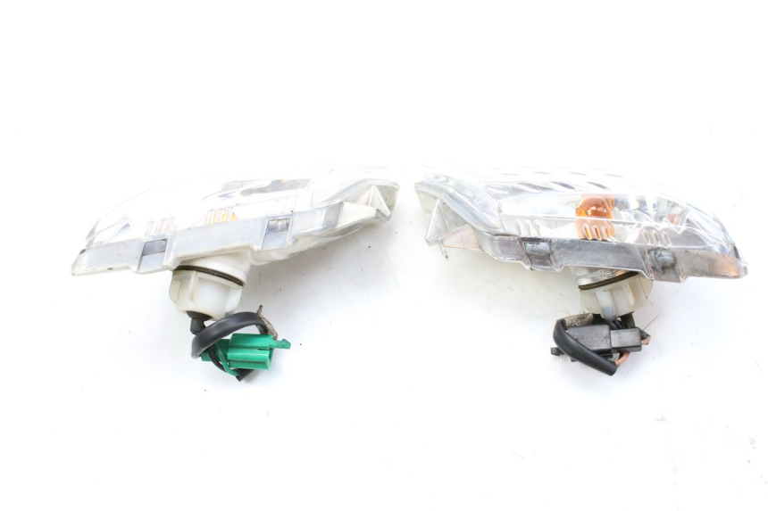 photo de INTERMITENTE DELANTERO YAMAHA XMAX X-MAX 125 (2006 - 2009) - Zoom estado de uso