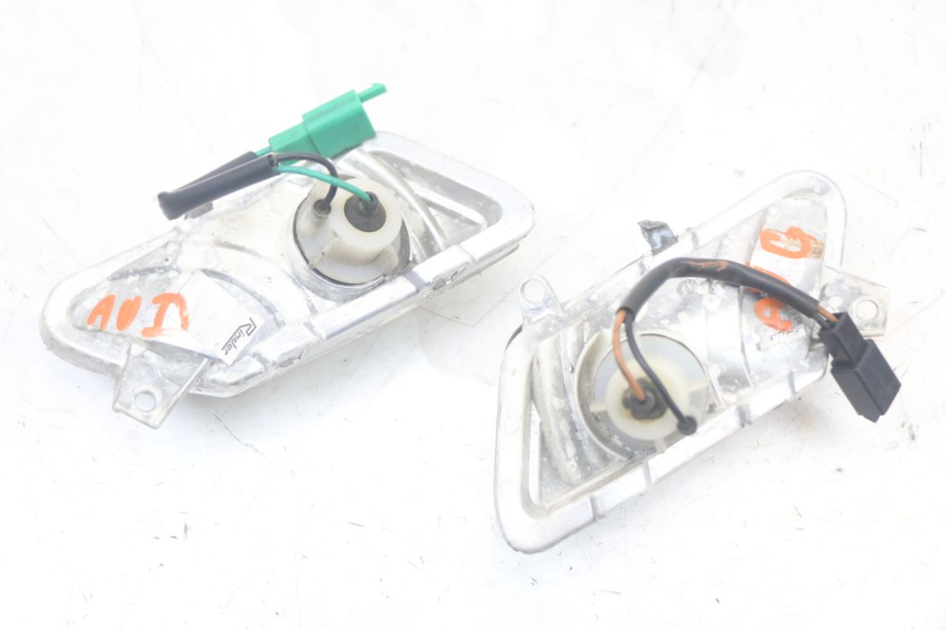 photo de INTERMITENTE DELANTERO YAMAHA XMAX X-MAX 125 (2006 - 2009) - Zoom estado de uso