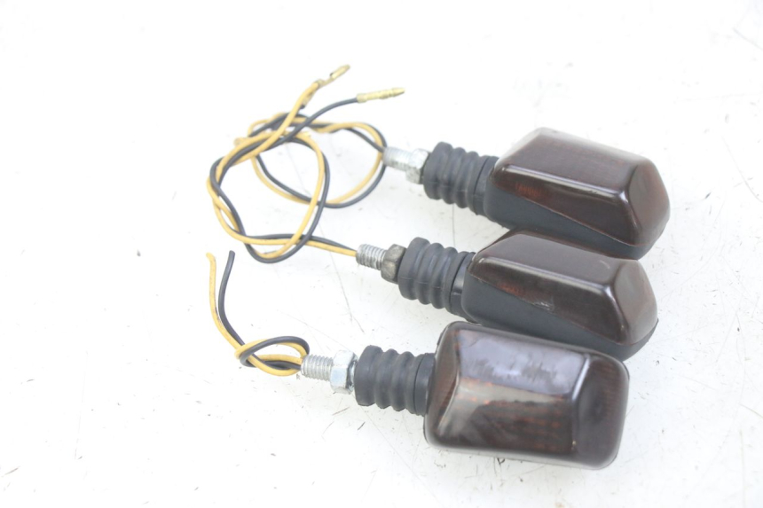 photo de DELANTERO INTERMITENTE YAMAHA XJN DIVERSION 600 (2000 - 2003) - Primer plano técnico