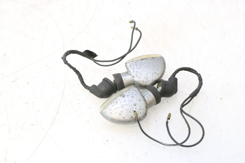 photo de DELANTERO INTERMITENTE YAMAHA XJR 1300 (1998 - 2002) - Primer plano técnico