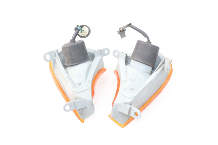 photo de DELANTERO INTERMITENTE HONDA XLV VARADERO 125 (2000 - 2006) - Primer plano técnico