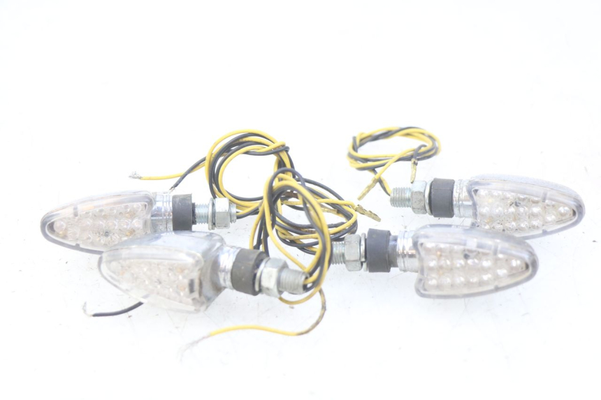 photo de INTERMITENTE DELANTERO KAWASAKI ZEPHYR 1100 ( - 1995) - Vista principal