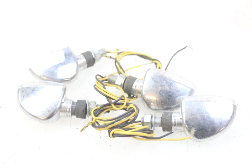 photo de INTERMITENTE DELANTERO KAWASAKI ZEPHYR 1100 ( - 1995) - Recambio usado revisado