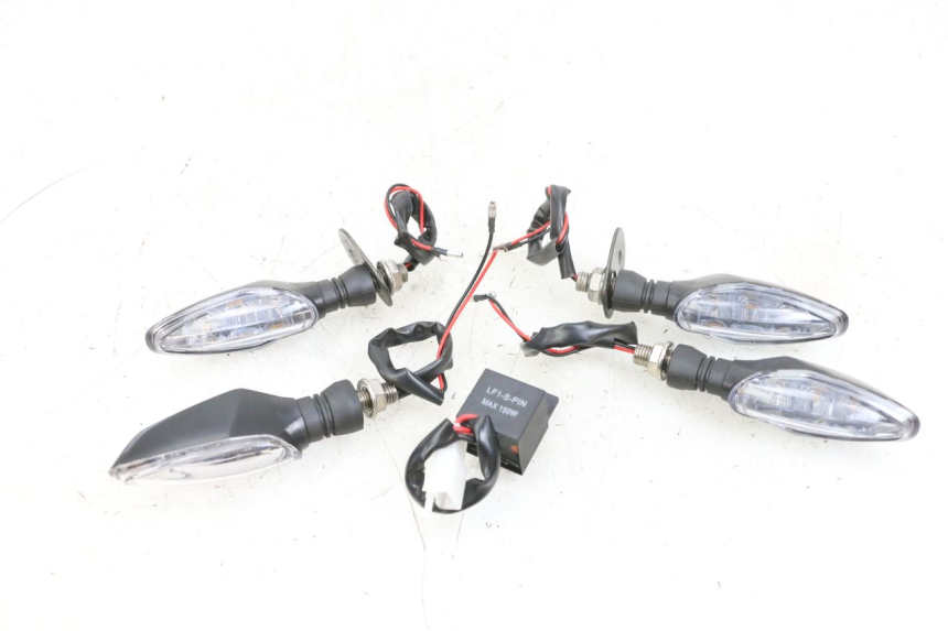 photo de DELANTERO INTERMITENTE KAWASAKI ZR 7 750 (1999 - 2004) - Vista principal