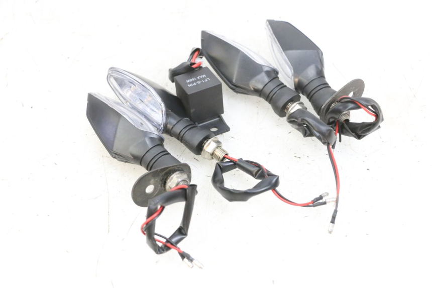 photo de DELANTERO INTERMITENTE KAWASAKI ZR 7 750 (1999 - 2004) - Detalle de la pieza