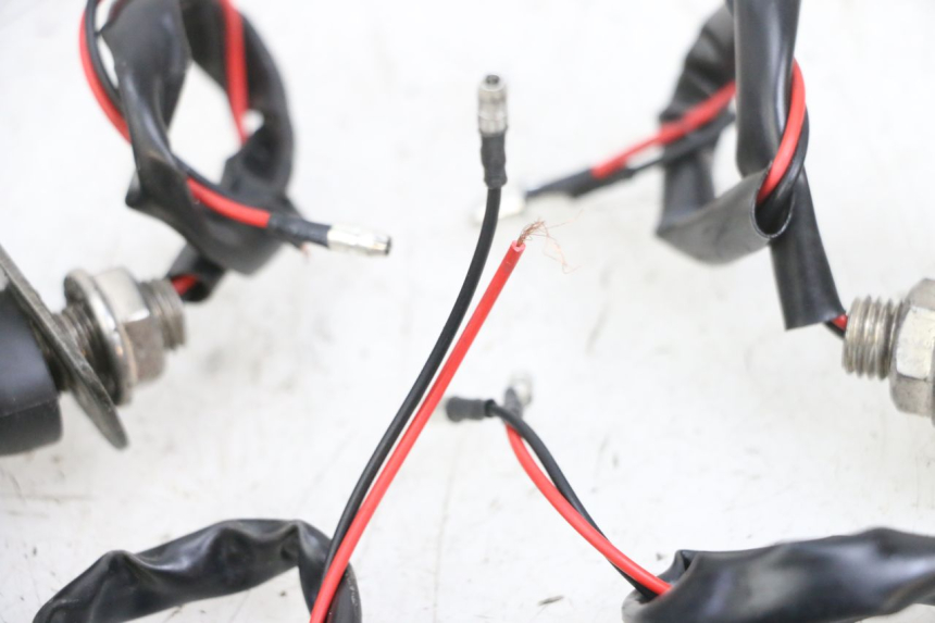 photo de DELANTERO INTERMITENTE KAWASAKI ZR 7 750 (1999 - 2004) - Otra vista del artículo