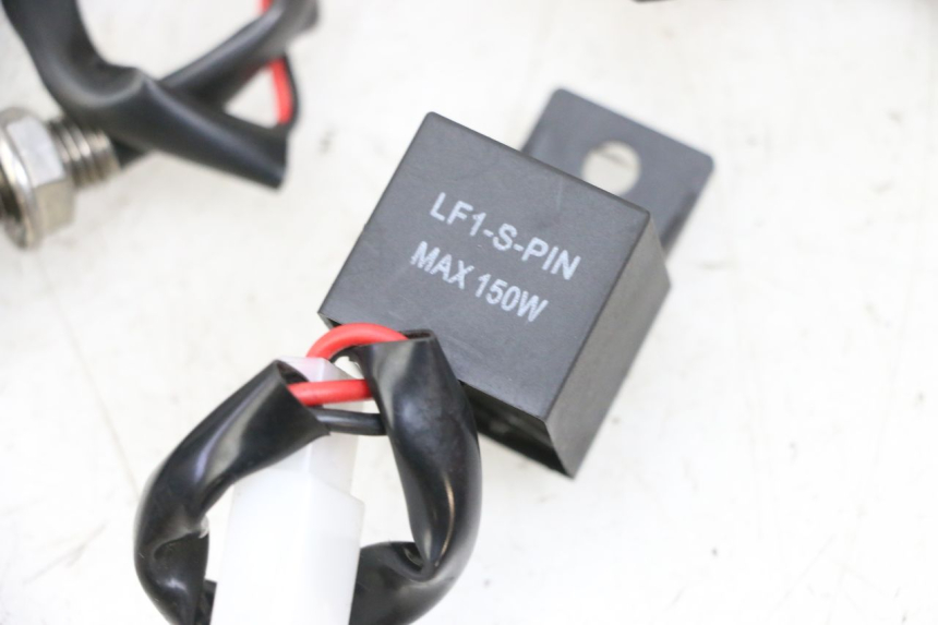 photo de DELANTERO INTERMITENTE KAWASAKI ZR 7 750 (1999 - 2004) - Características distintivas