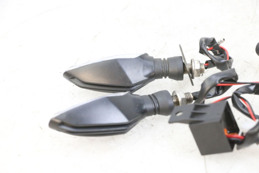 photo de DELANTERO INTERMITENTE KAWASAKI ZR 7 750 (1999 - 2004) - Vista general del producto