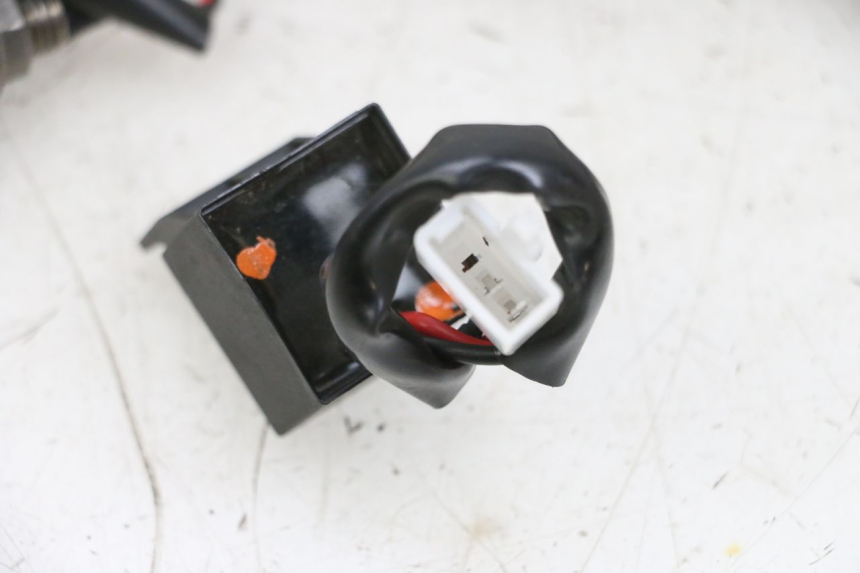 photo de DELANTERO INTERMITENTE KAWASAKI ZR 7 750 (1999 - 2004) - Recambio usado revisado