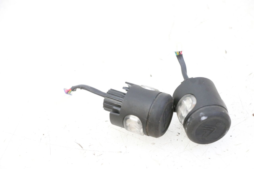 photo de DELANTERO INTERMITENTE SEGWAY NINEBOT ZT3 PRO 1 - Detalle de la pieza