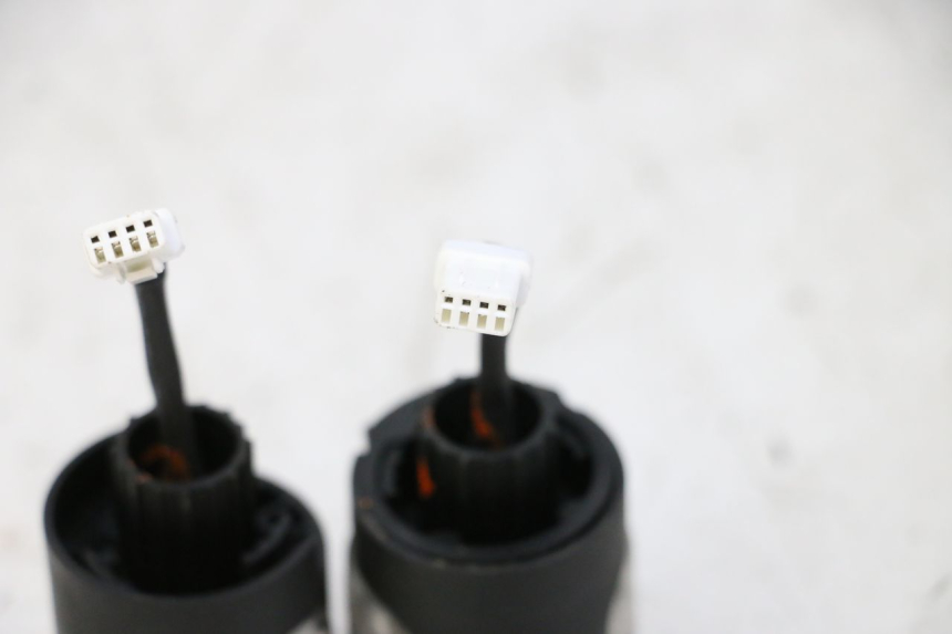 photo de DELANTERO INTERMITENTE SEGWAY NINEBOT ZT3 PRO 1 - Otra perspectiva