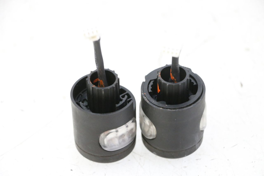 photo de DELANTERO INTERMITENTE SEGWAY NINEBOT ZT3 PRO 1 - Primer plano técnico