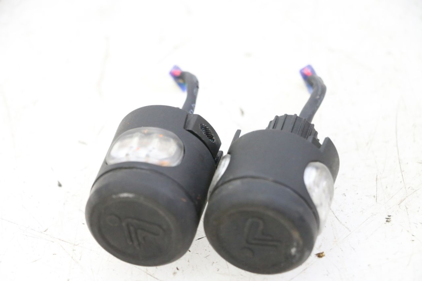 photo de DELANTERO INTERMITENTE SEGWAY NINEBOT ZT3 PRO 1 - Vista general del producto