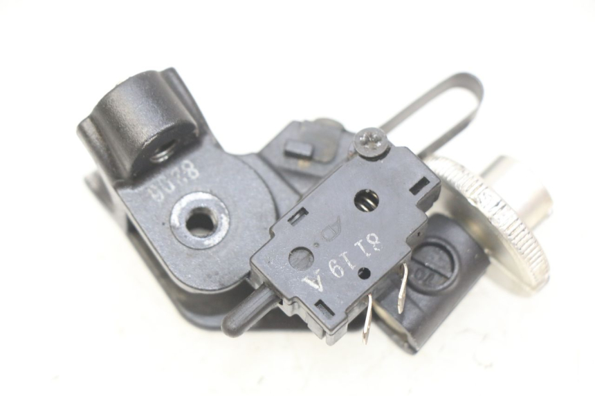 photo de CUBIERTA DE EMBRAGUE HONDA CB R 1000 (2018 - 2023) - Primer plano técnico